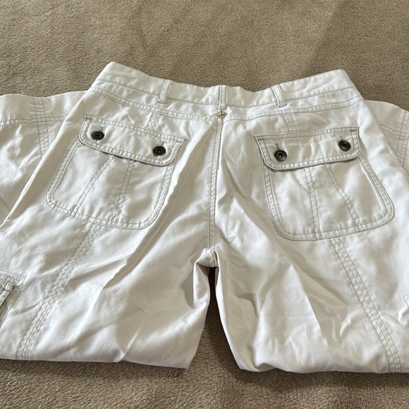 Prana Woman’s Breathe Cargo Capri  Pants - Picture 8 of 12